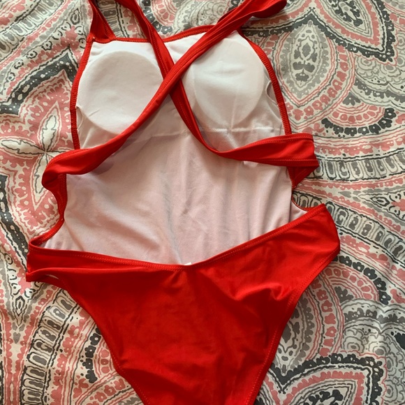 One piece - Picture 2 of 2